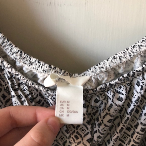 Lovely top with cute design - Picture 2 of 3